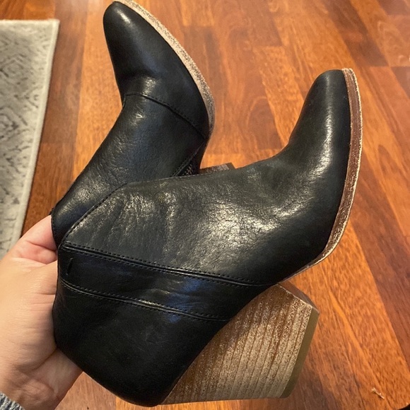 Eileen Fisher Trail Leather Ankle Booties - Picture 8 of 9
